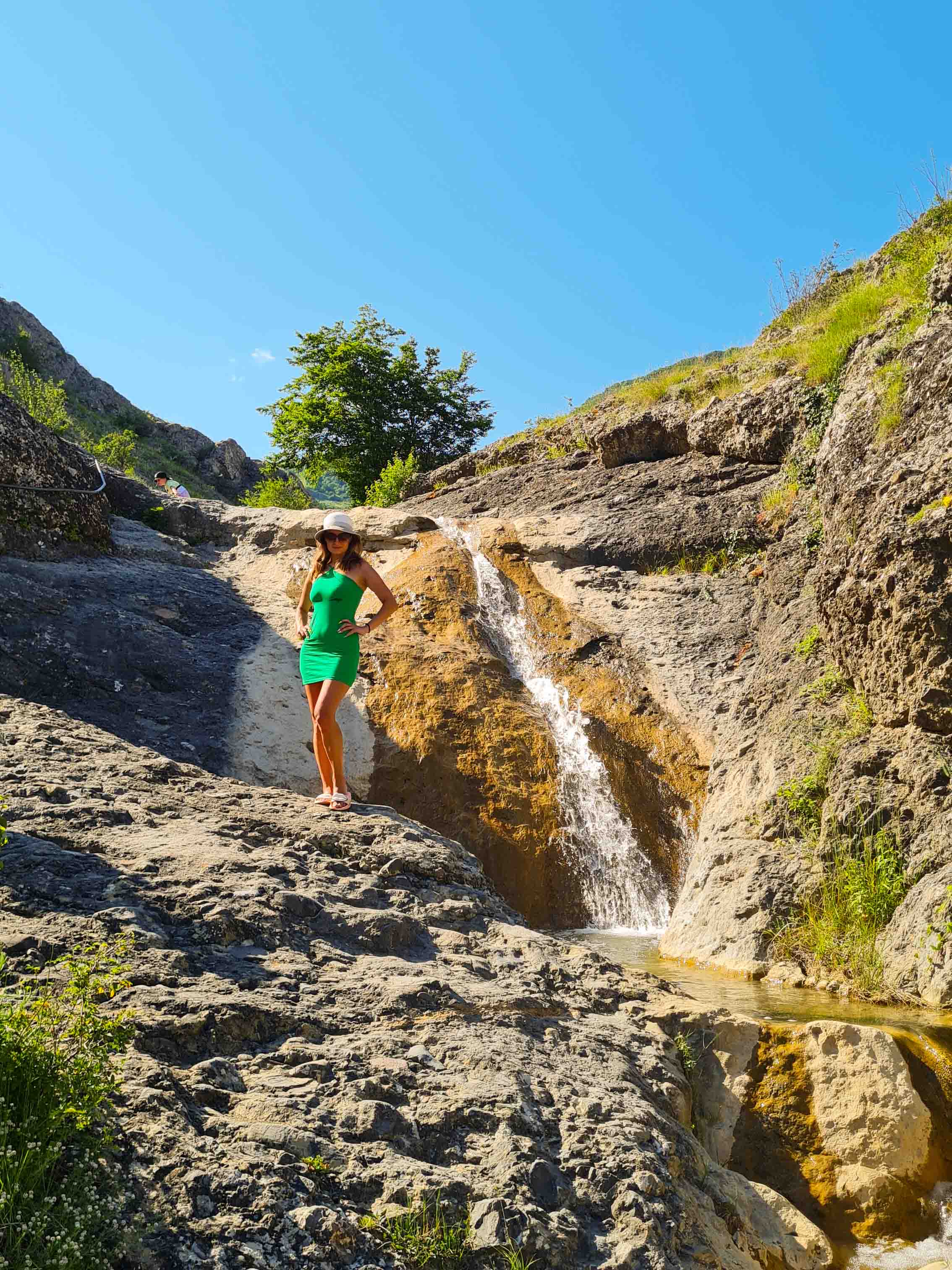 Арпатские водопады. Автопешеходная экскурсия на Арпатские водопады и озеро Панагия в Зеленогорье | JeepTrip