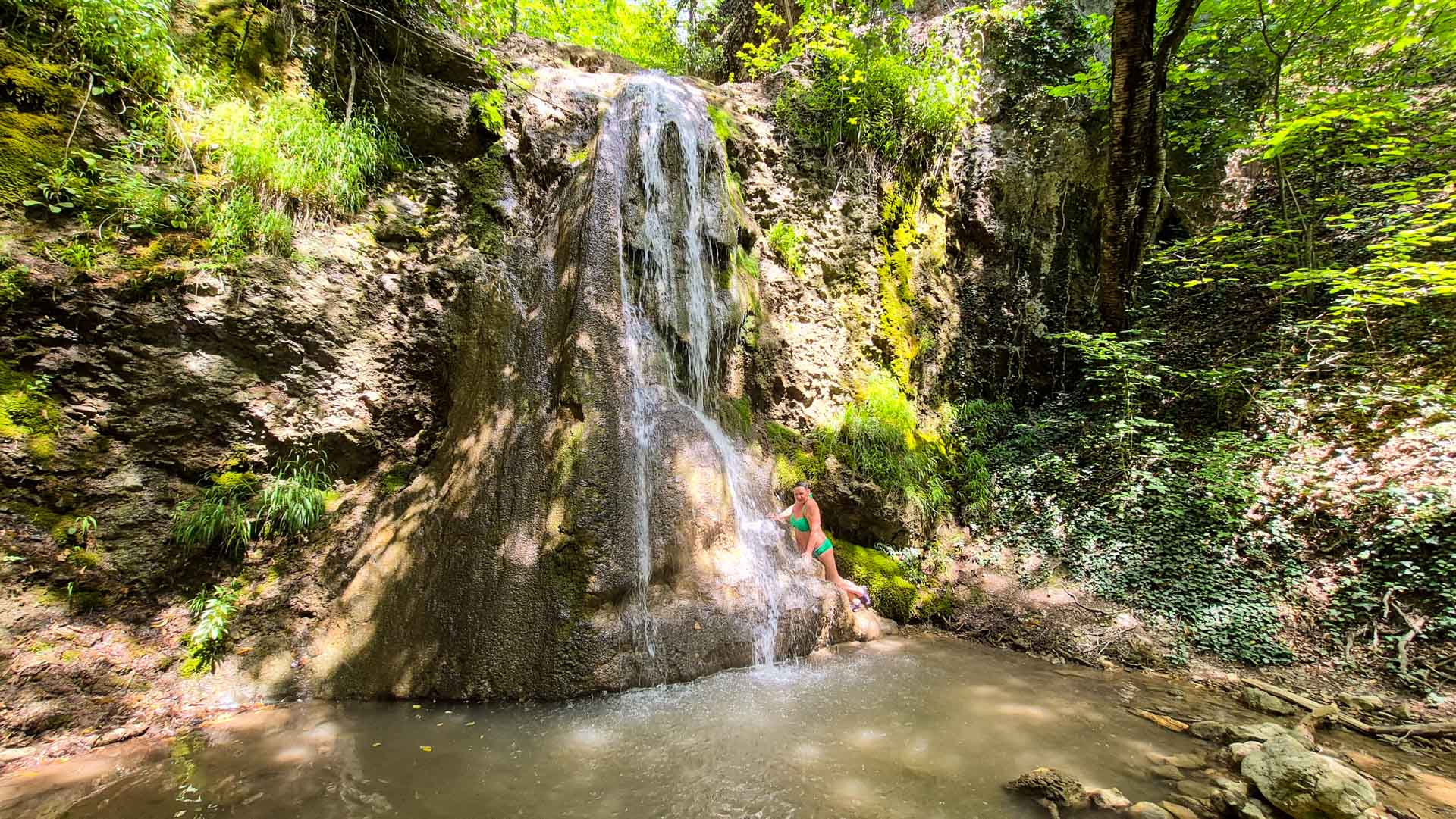 Ускутские водопады и пешая прогулка вдоль реки - JeepTrip